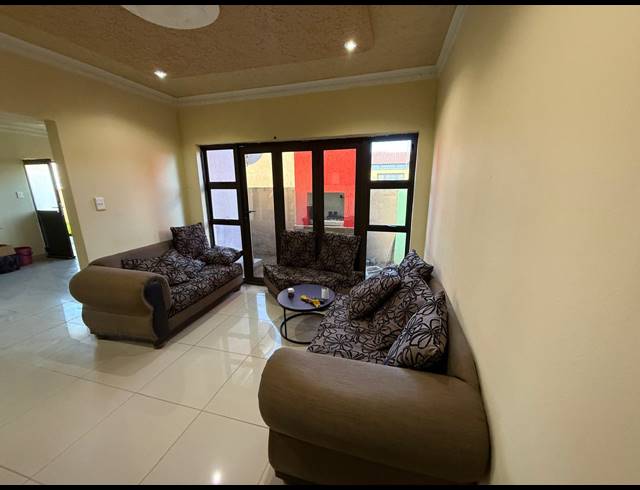 3 BEDROOM HOUSE TO LET IN GOLDEN GARDENS